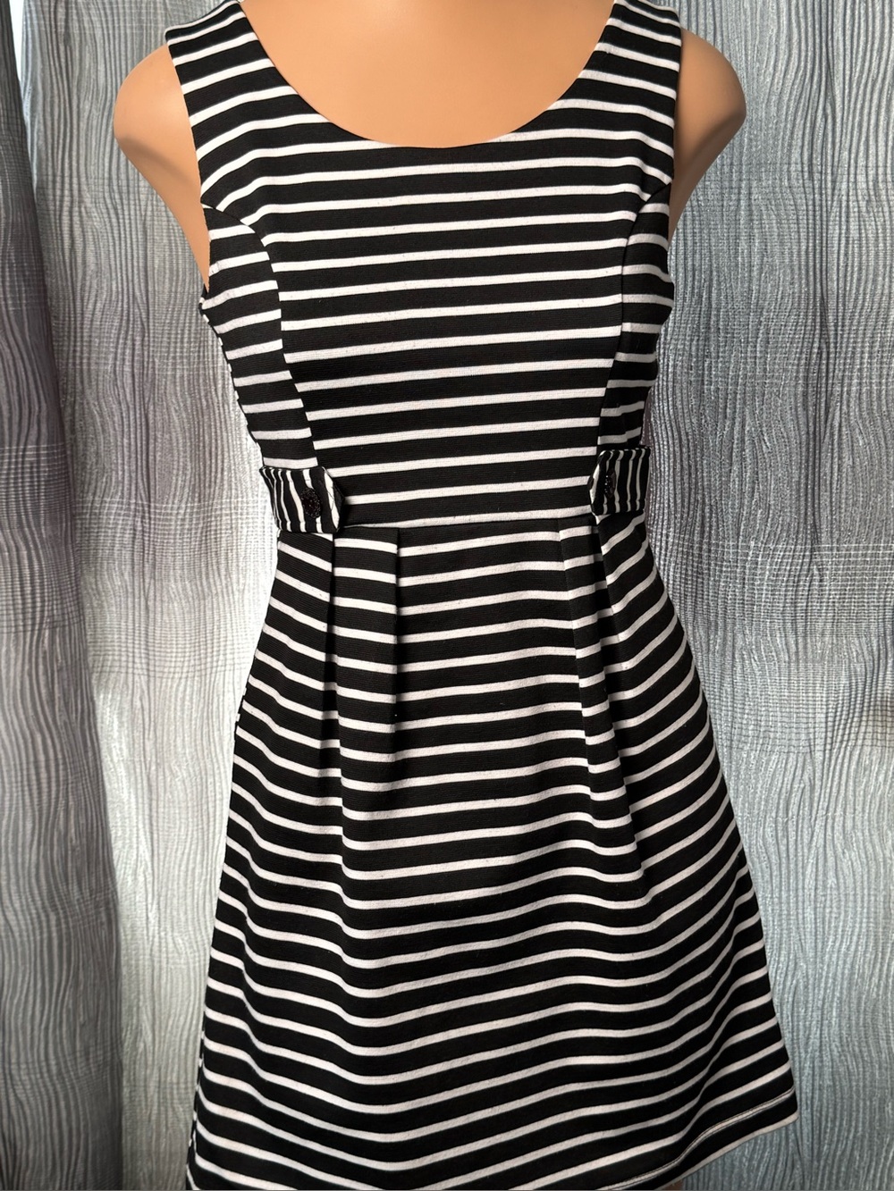 FOREVER 21 Black and White Striped Sleeveless Fit & Flare Dress Size SP